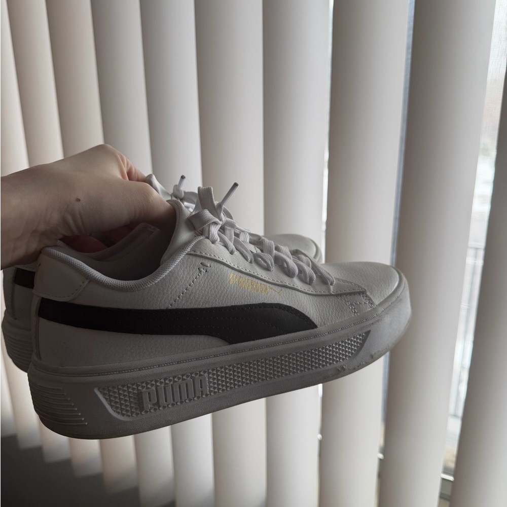 Puma womens White and Black Casual Sneakers